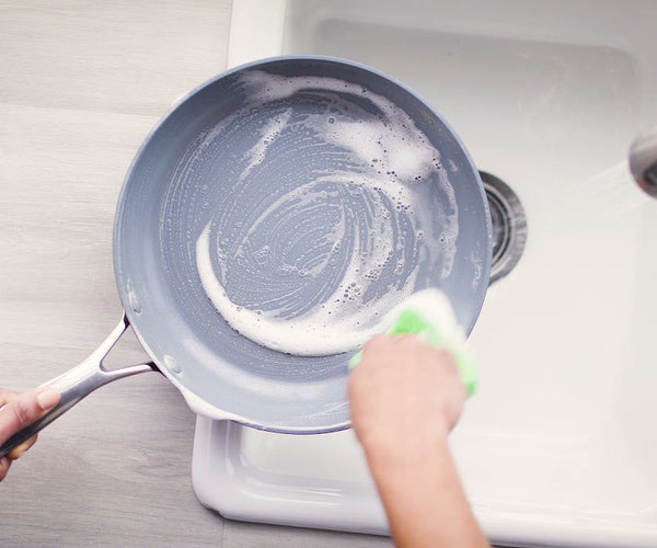 aanslag keramische pan verwijderen