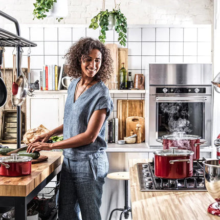 KitchenAid Pannenset 6 delig met Garde en Sauslepel - Rood sfeer