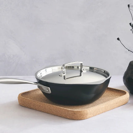 Le Creuset Chef's Pan met Anti-Aanbaklaag en Schenktuitjes 24cm / 2.8L