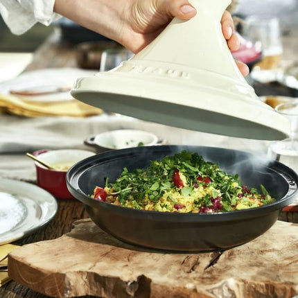 Staub Specialties Tajine Crème 28cm sfeer