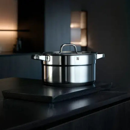 WMF Compact Cuisine RVS Kookpannenset 5-delig sfeerfoto